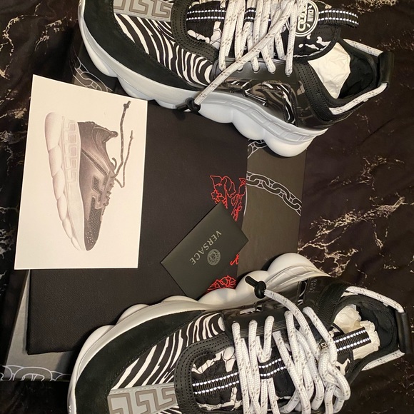 Authentic Versace Chain Reaction Runner - Picture 3 of 7